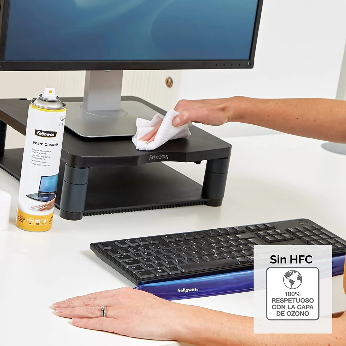Fellowes 400ml Foam Cleaner For Plastic & Metal HFC Gaz Free (Not To Be Used On Screens)